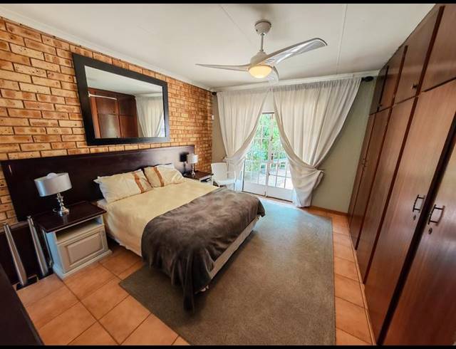 3 BEDROOM HOUSE FOR SALE IN VANDERBIJLPARK SE 3